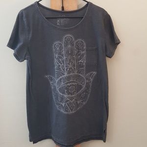 Scoop neck tee with front pocket